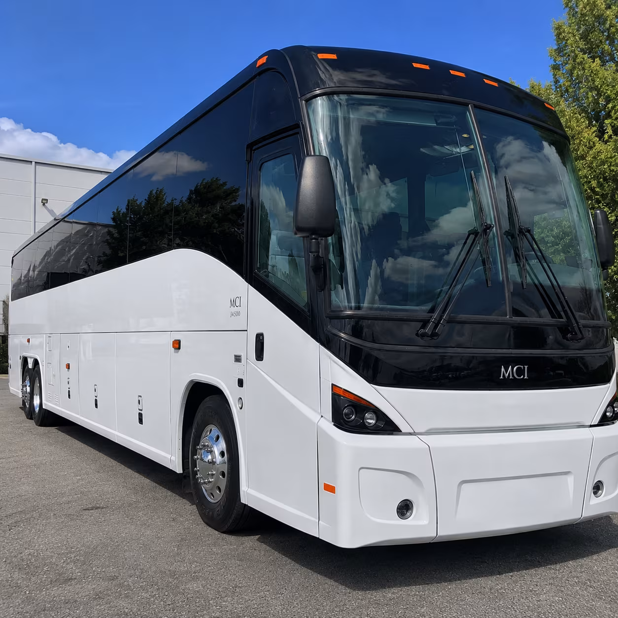 busrentalunion com lets you compare airport shuttle buses for corporate groups and business travel