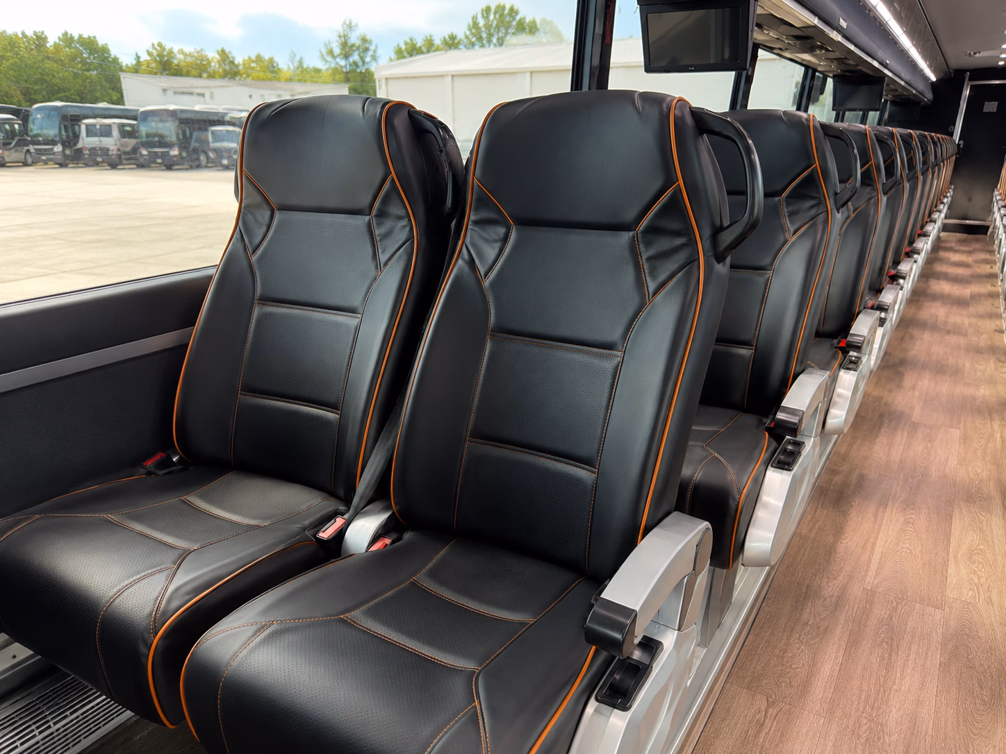 warren county wine trail buses four sisters winery alba vineyard day trips